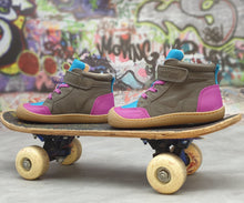 Lade das Bild in den Galerie-Viewer, Spirit